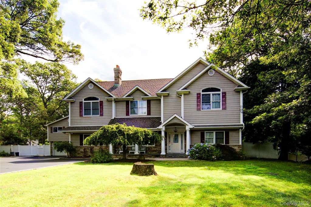 97 Chestnut Street, Mount Sinai, NY 11766