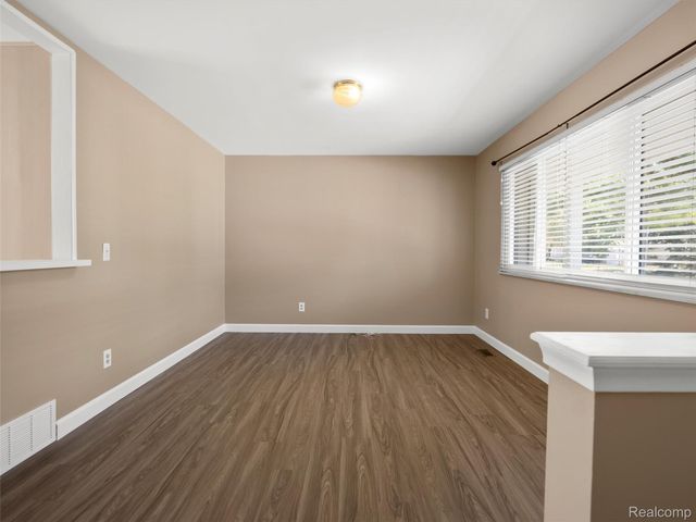 970 Golfview Drive, Lake Orion Village, MI 48362