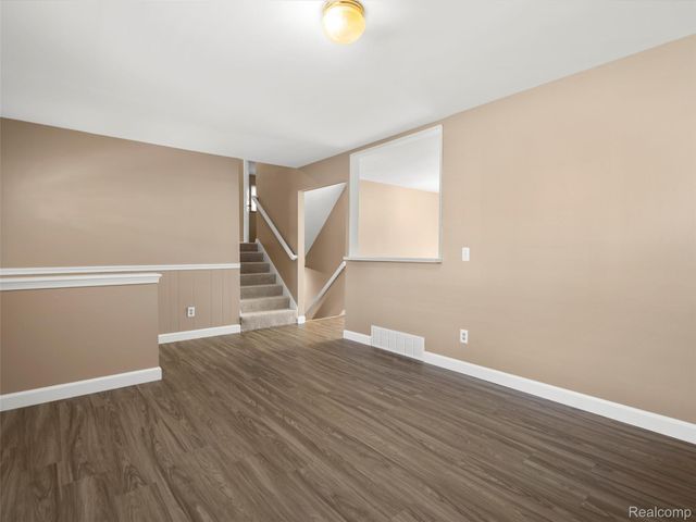 970 Golfview Drive, Lake Orion Village, MI 48362