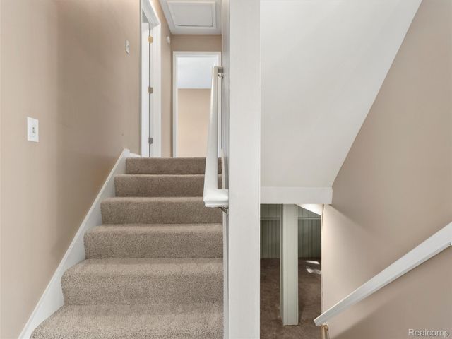 970 Golfview Drive, Lake Orion Village, MI 48362
