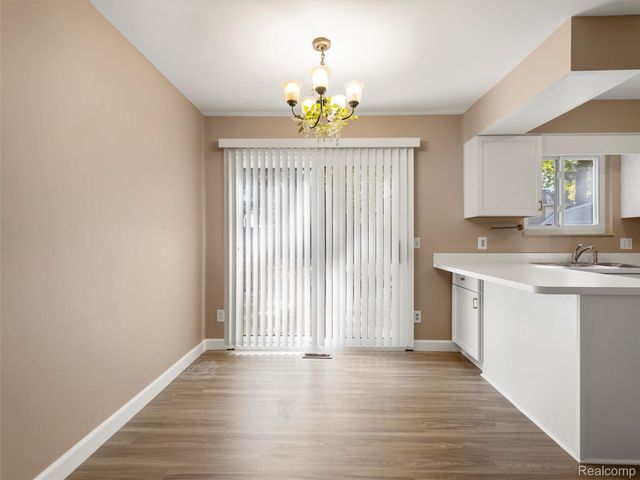970 Golfview Drive, Lake Orion Village, MI 48362