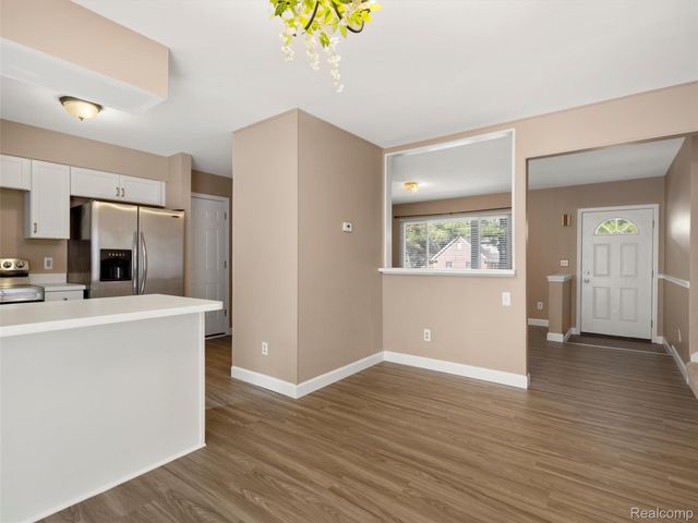 970 Golfview Drive, Lake Orion Village, MI 48362
