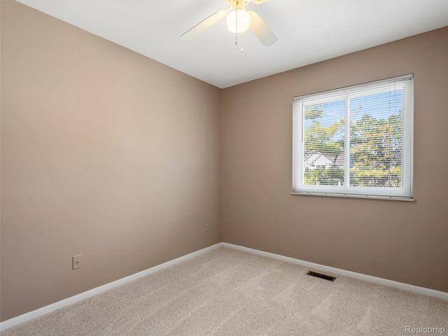 970 Golfview Drive, Lake Orion Village, MI 48362