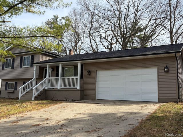 970 Golfview Drive, Lake Orion Village, MI 48362
