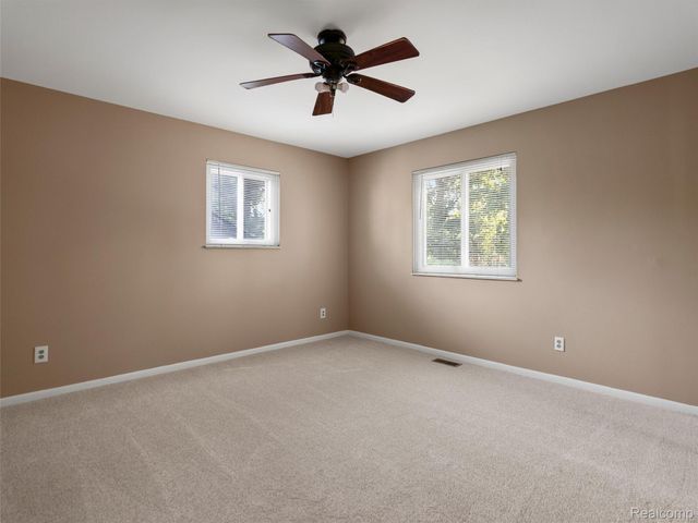 970 Golfview Drive, Lake Orion Village, MI 48362