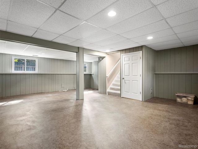 970 Golfview Drive, Lake Orion Village, MI 48362