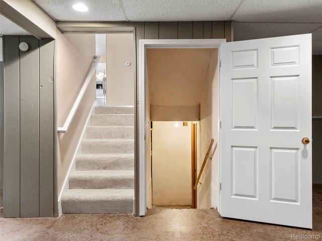 970 Golfview Drive, Lake Orion Village, MI 48362