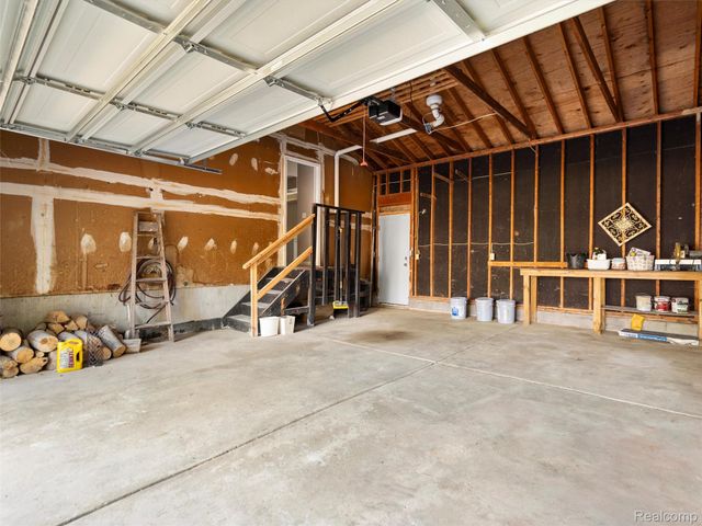 970 Golfview Drive, Lake Orion Village, MI 48362