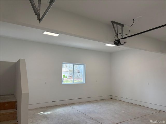 970 Golfview Drive, Lake Orion Village, MI 48362