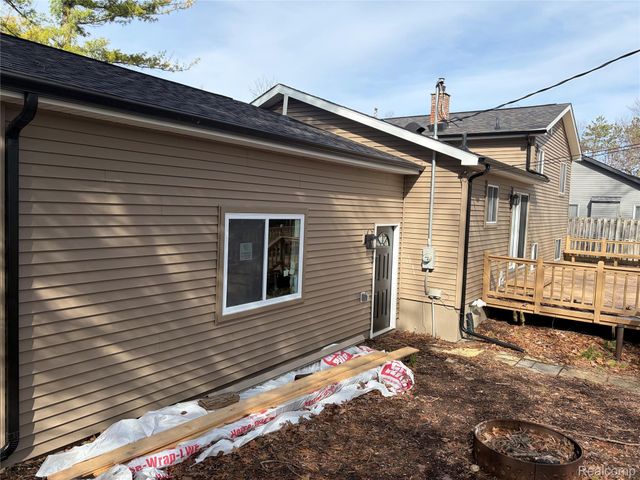 970 Golfview Drive, Lake Orion Village, MI 48362