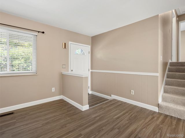 970 Golfview Drive, Lake Orion Village, MI 48362