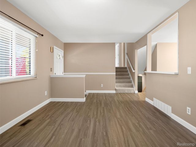 970 Golfview Drive, Lake Orion Village, MI 48362