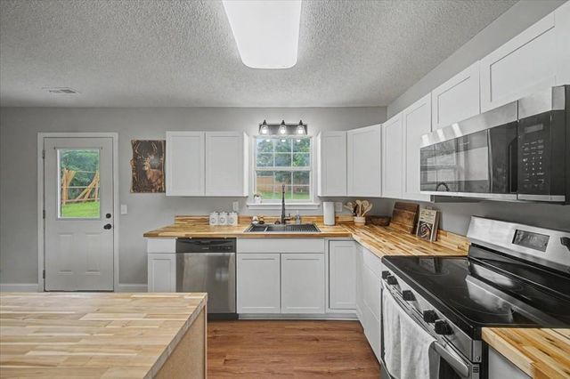 290 Erwin Hill Road SE, Calhoun, GA 30701