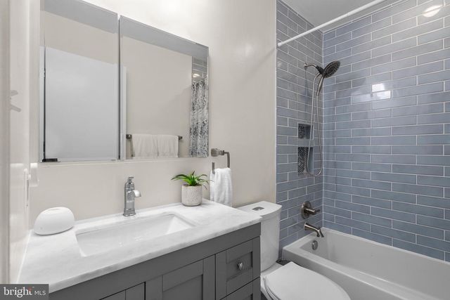 8555 DELLWAY LN, Vienna, VA 22180