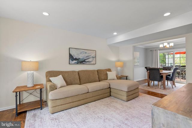 8555 DELLWAY LN, Vienna, VA 22180