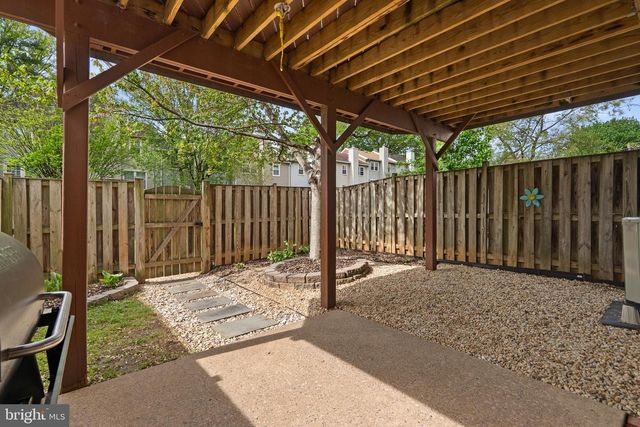 8555 DELLWAY LN, Vienna, VA 22180