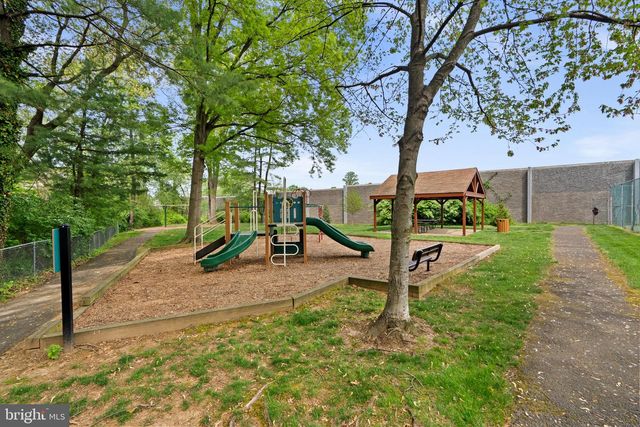 8555 DELLWAY LN, Vienna, VA 22180