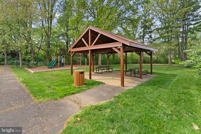 8555 DELLWAY LN, Vienna, VA 22180