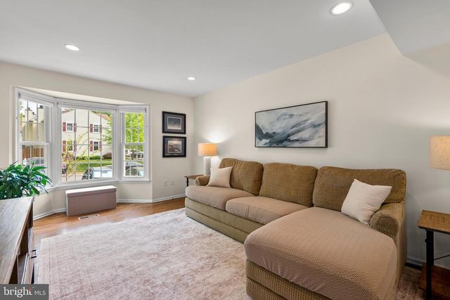 8555 DELLWAY LN, Vienna, VA 22180