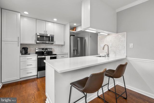 8555 DELLWAY LN, Vienna, VA 22180