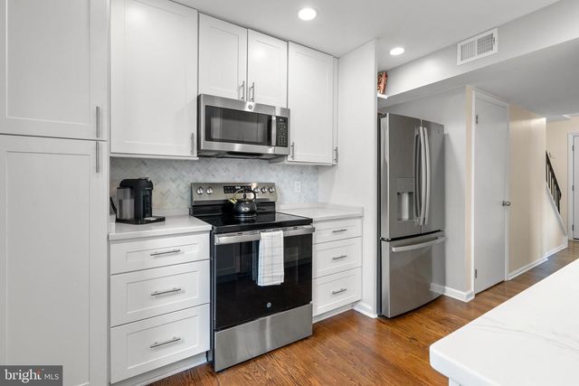 8555 DELLWAY LN, Vienna, VA 22180