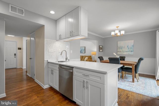 8555 DELLWAY LN, Vienna, VA 22180
