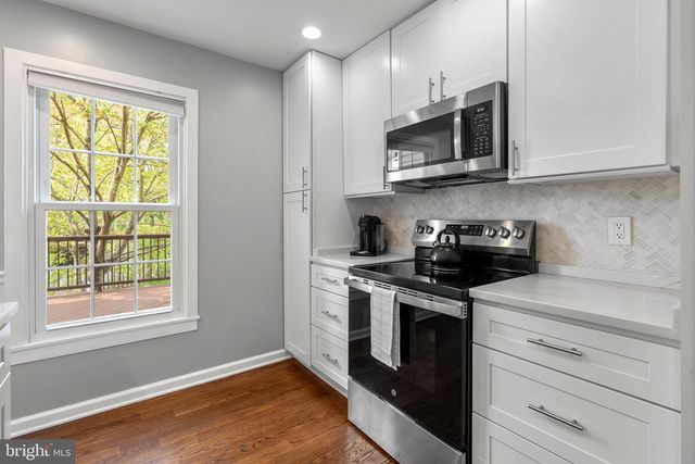 8555 DELLWAY LN, Vienna, VA 22180