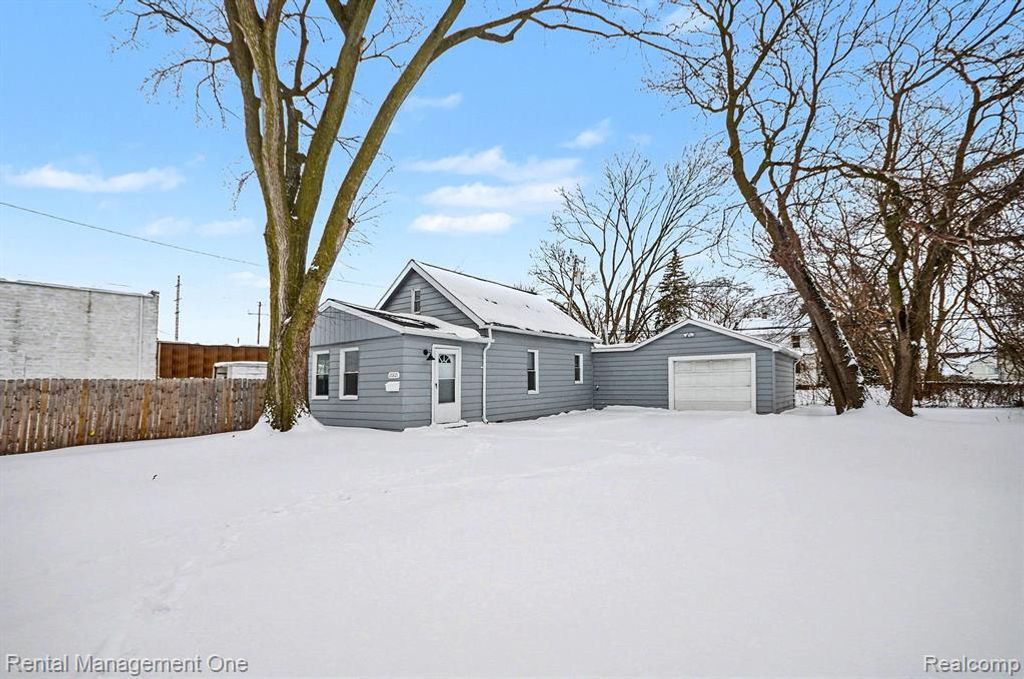 20801 Elroy Avenue, Warren, MI 48089