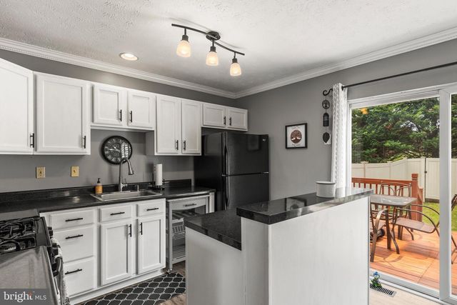 180 COUNTRY RIDGE DR, Red Lion, PA 17356