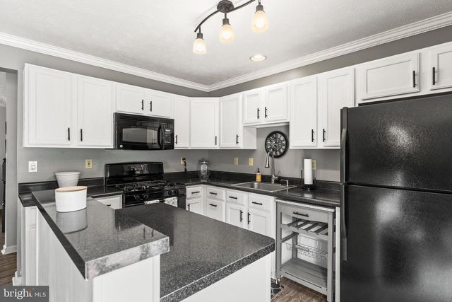 180 COUNTRY RIDGE DR, Red Lion, PA 17356