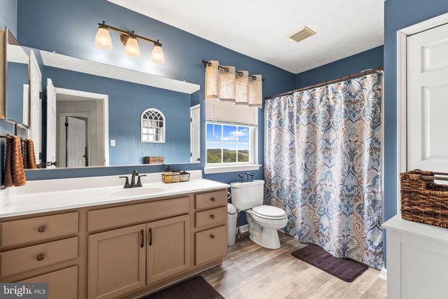 180 COUNTRY RIDGE DR, Red Lion, PA 17356