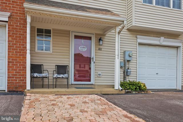 180 COUNTRY RIDGE DR, Red Lion, PA 17356