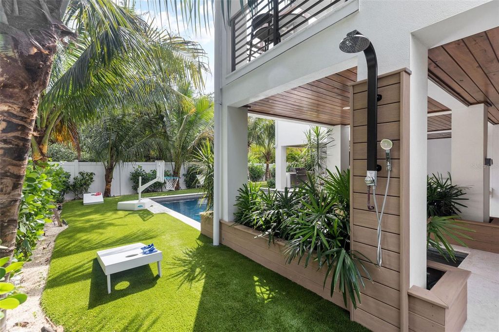 Image 12 of property listing at 415 N BAY BOULEVARD, Anna Maria, FL 34216