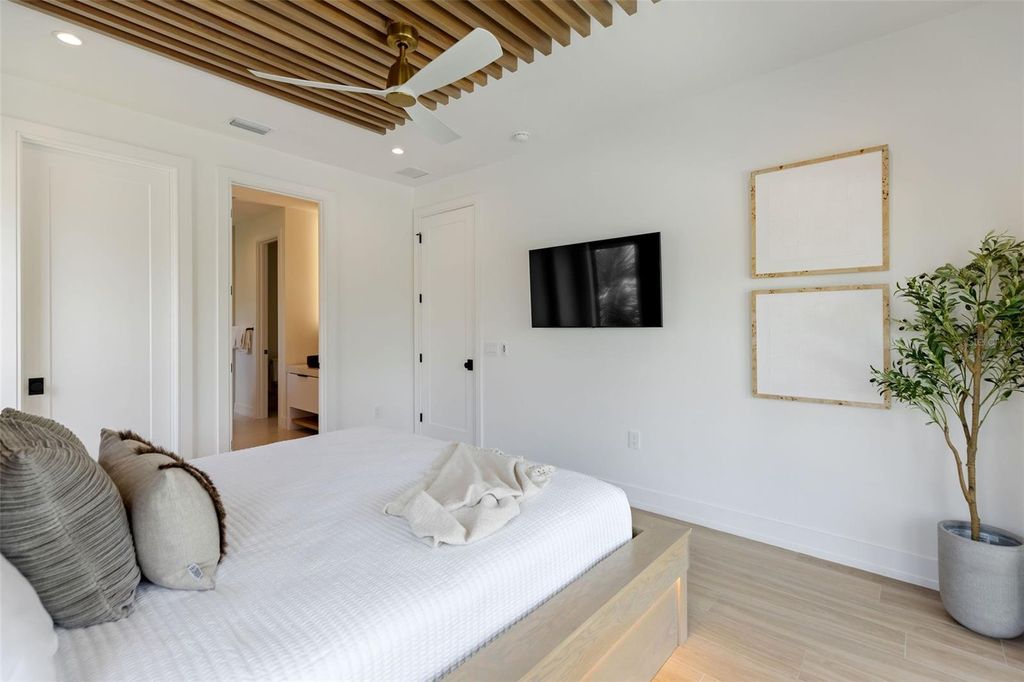 Image 34 of property listing at 415 N BAY BOULEVARD, Anna Maria, FL 34216