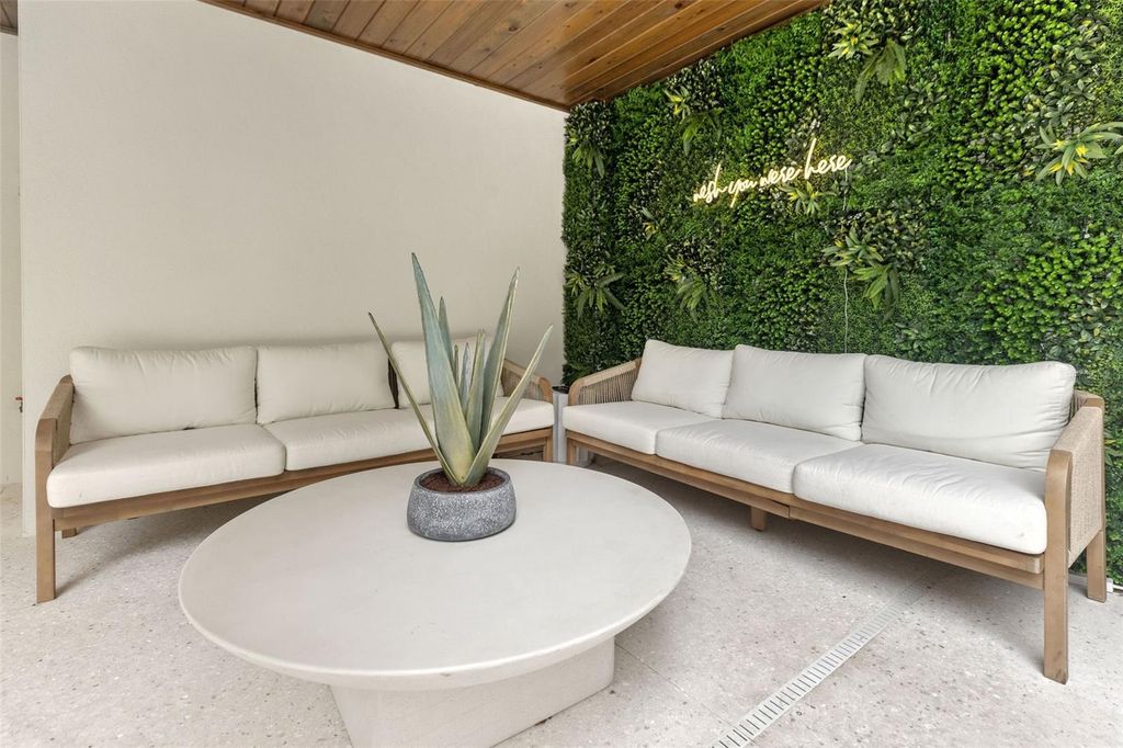 Image 8 of property listing at 415 N BAY BOULEVARD, Anna Maria, FL 34216