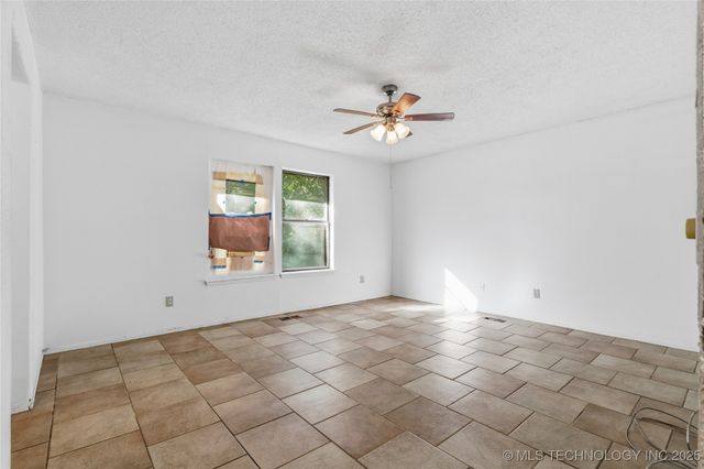 24038 E Lamb Terrace, Broken Arrow, OK 74014