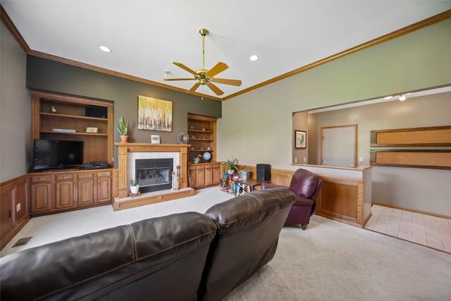 6300 N Winwood Drive, Johnston, IA 50131
