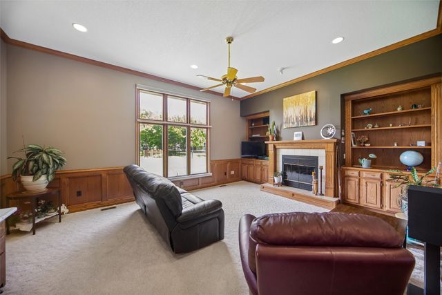 6300 N Winwood Drive, Johnston, IA 50131