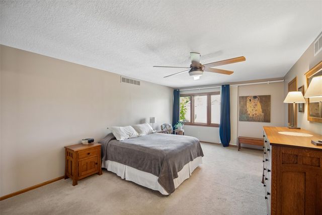 6300 N Winwood Drive, Johnston, IA 50131