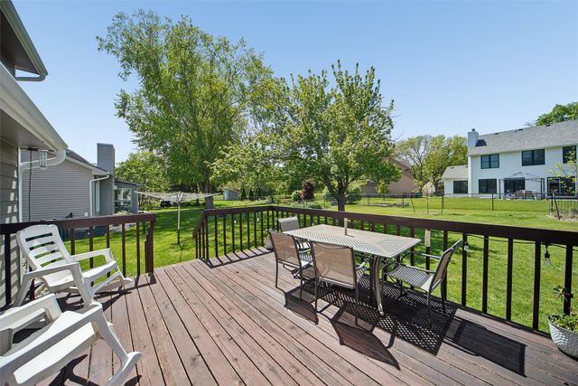 6300 N Winwood Drive, Johnston, IA 50131