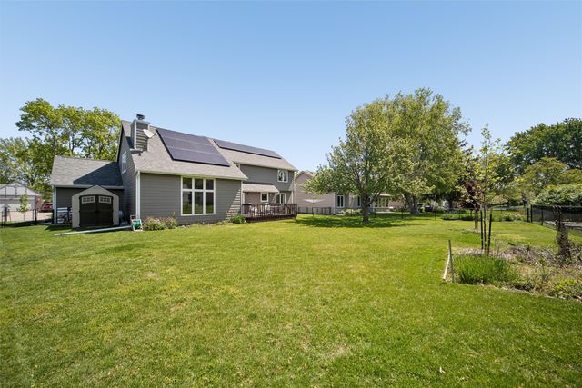 6300 N Winwood Drive, Johnston, IA 50131