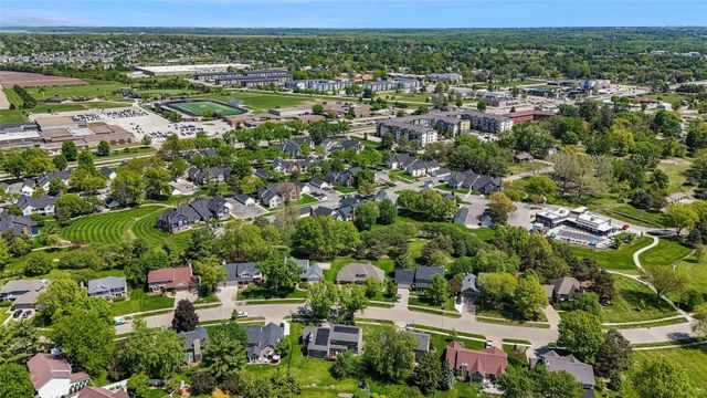 6300 N Winwood Drive, Johnston, IA 50131