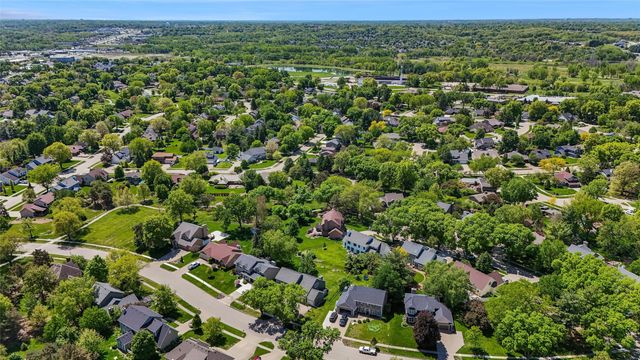 6300 N Winwood Drive, Johnston, IA 50131