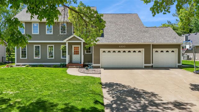 6300 N Winwood Drive, Johnston, IA 50131