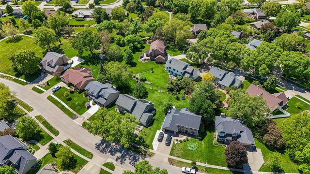 6300 N Winwood Drive, Johnston, IA 50131
