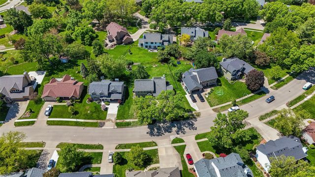 6300 N Winwood Drive, Johnston, IA 50131