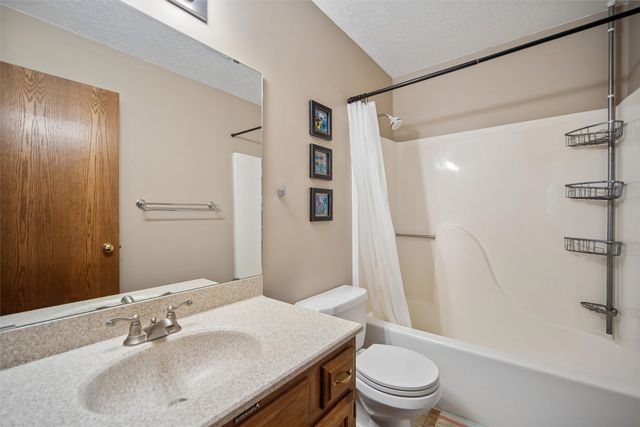 6300 N Winwood Drive, Johnston, IA 50131