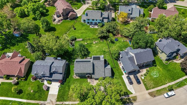 6300 N Winwood Drive, Johnston, IA 50131