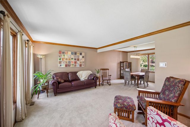 6300 N Winwood Drive, Johnston, IA 50131