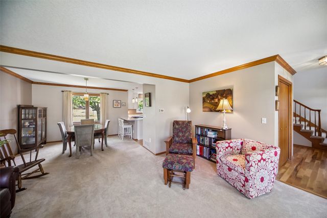 6300 N Winwood Drive, Johnston, IA 50131